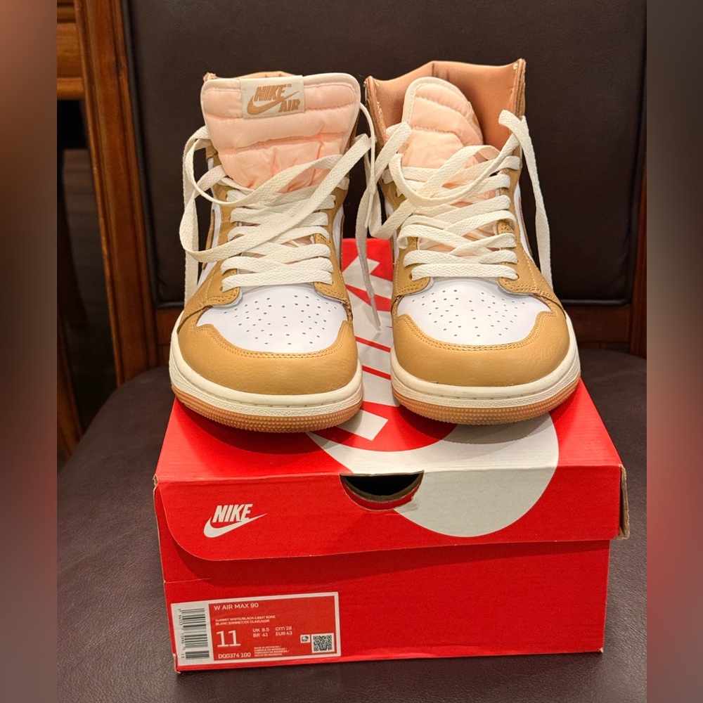 Nike Air Max 90 in Summit White and Black